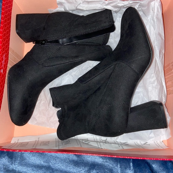 booties. - Picture 3 of 5